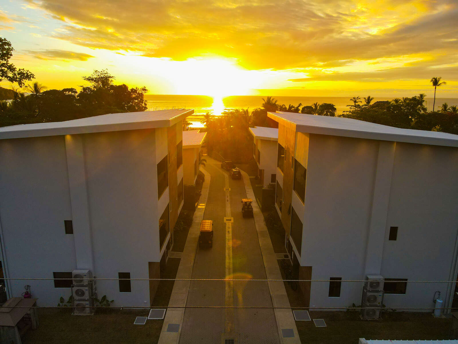 Villa 2 living and kitchen