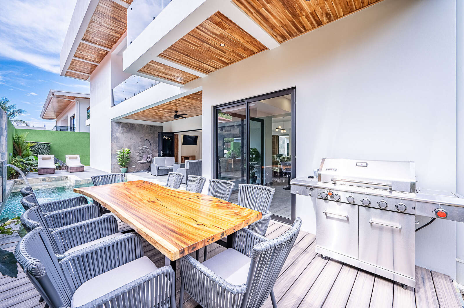 Villa 2 BBQ and long table